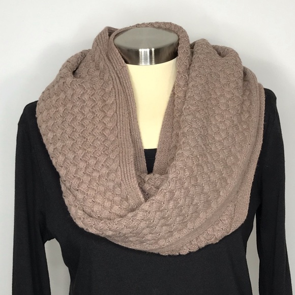 Banana Republic Accessories - Banana Republic Scarf